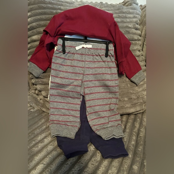 Carter’s size 9 months 4 piece set - Picture 3 of 4